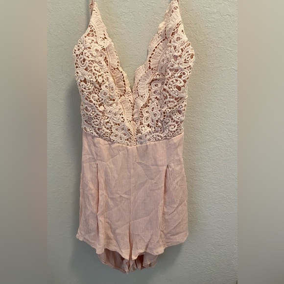 Lulu’s Star Spangled Pink Backless Lace Romper Size Large. - Picture 12 of 12